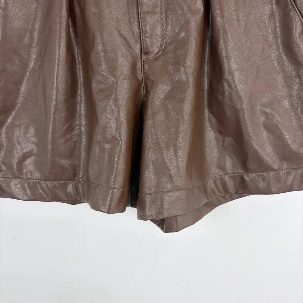 Abercrombie & Fitch Vegan Leather Pleated Short High Rise Structured Brown Large